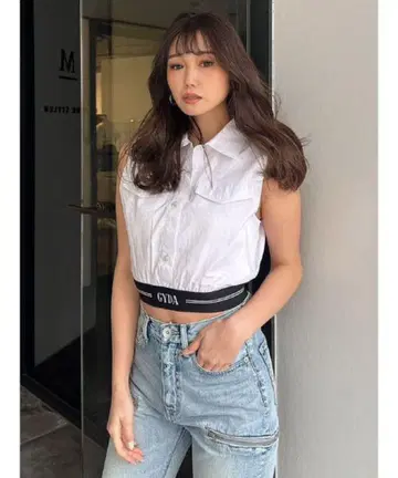 GYDA 화이트 슬리브리스 셔츠