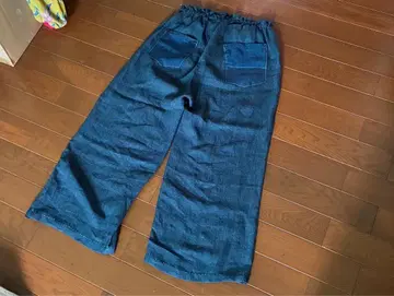 편안한 리넨 소재의 와이드 팬츠. 얇고 가벼운 멋진 소재입니다.