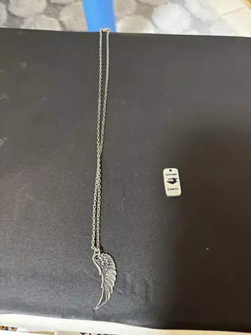 실버 깃털 모티브 목걸이