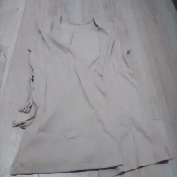 URBS 베이지 V넥 슬리브리스 튜닉