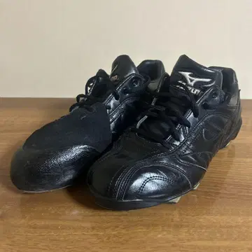 Mizuno 블랙 스파이크 슈즈 26cm
