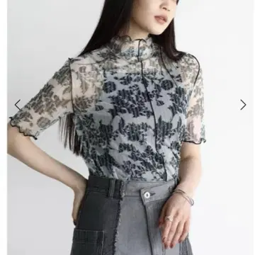 라디에이트 빈티지 플라워 하이넥 시어 탑