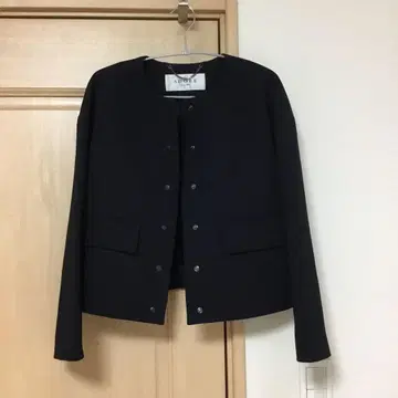 ADORE 본딩 노카라 재킷