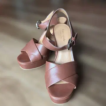 kate spade 브라운 크로스 스트랩 샌들 6M