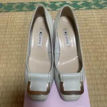 [ DIANA ] 화이트 하이힐 펌프스 22.5cm