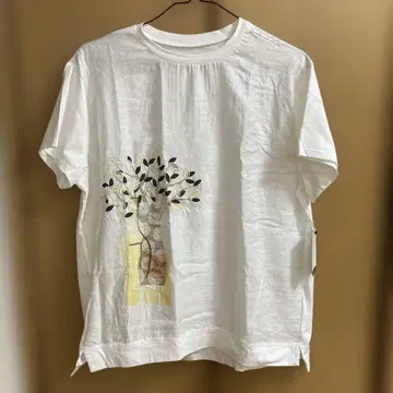 TRUST CLUB 꽃병과 나무 자수 반팔 티셔츠 화이트