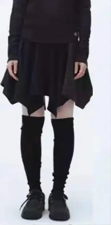 코이세이오 스커트 코이세이오 시즈니 룩 차콜 블랙 미니 스커트
