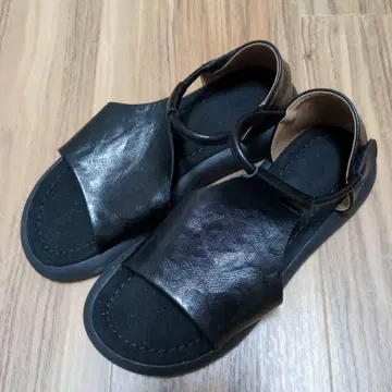 양가죽 샌들