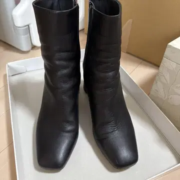 다이애나 가죽 블랙 부츠 지퍼