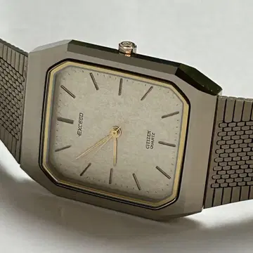 Citizen EXCEED 쿼츠 손목시계