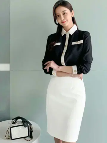 화이트 타이트 스커트 무릎 기장