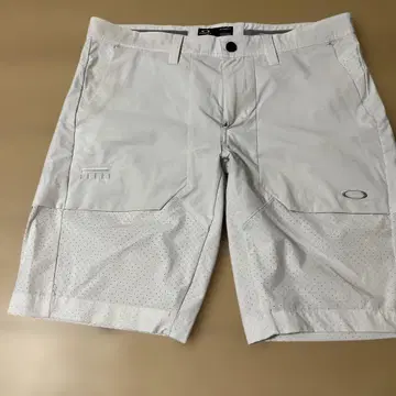 Oakley 화이트 골프 숏팬츠