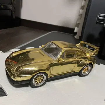 골드 포르쉐 911 미니카 약 1/18 스케일 GT2