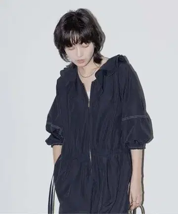 이이미 로우 프릴 칼라 올인원