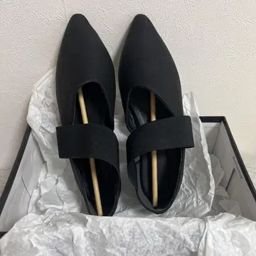 안티카 블랙 포인트드 토 플랫 슈즈