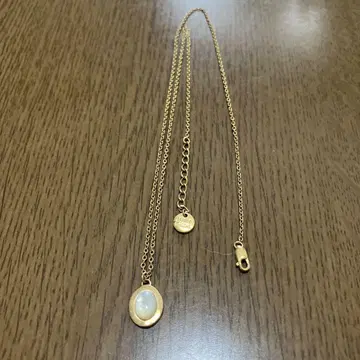 루이즈 다마스 목걸이