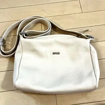 BREE 화이트 레더 숄더백