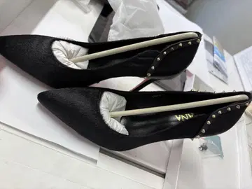 테아나 스터드 장식 블랙 하이힐 24