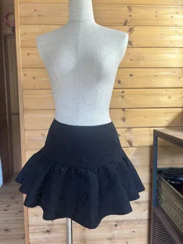 블랙 플레어 스커트 뒤 지퍼