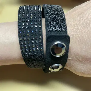 스와로브스키 블랙 레더 브레이슬릿 멀티 레이어