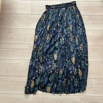 Perie Peche 네이비 꽃무늬 플리츠 스커트