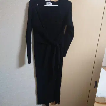 AZUL by moussy 블랙 리브 원피스