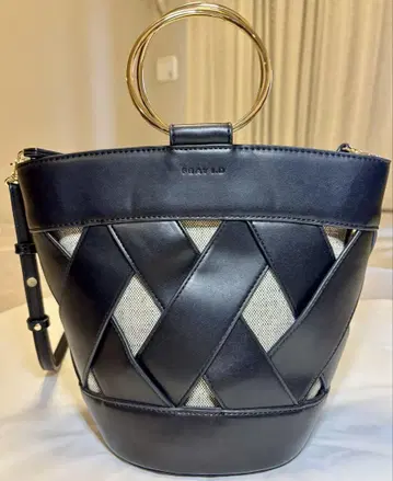 프레이아이디 FRAYID 숄더백 블랙 땋기 디자인