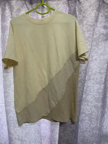 Rady 반팔 티셔츠 베이지 색상 대각선 디자인
