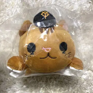 인형 어깨에 올라타는 마스코트(다람쥐가 코바)