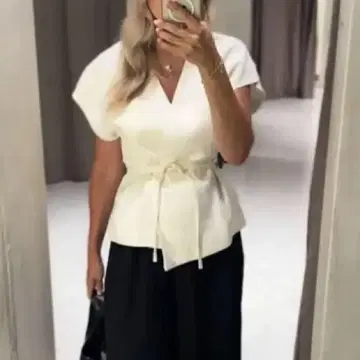 ZARA 베스트 지레 화이트 흰색 XS 반팔 V넥 UNIQLO