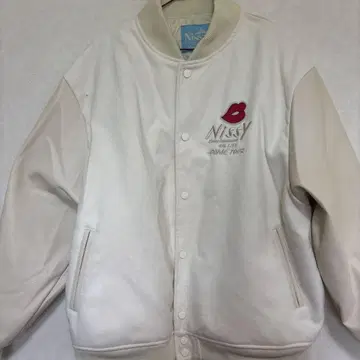 Nsy 로고 자수 스탠드 칼라 재킷 화이트