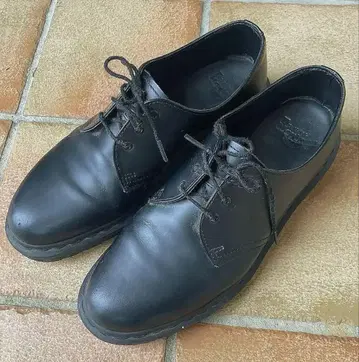 블랙 레이스업 가죽 신발
