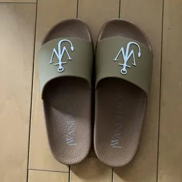 JW ANDERSON 로고 슬라이드 샌들
