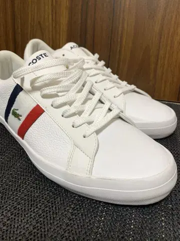 Lacoste 화이트 스니커즈 트리코롤
