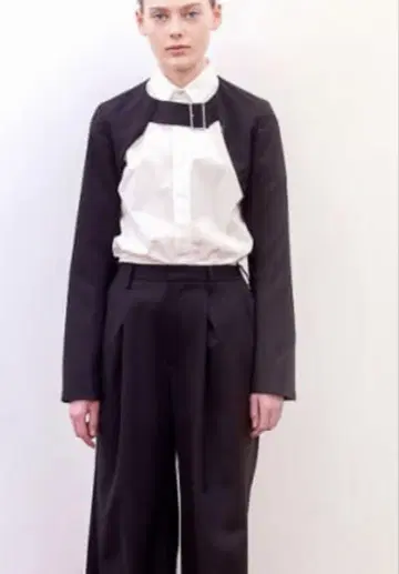 noir kei ninomiya 스테디셀러 자켓 (볼레로 기장)