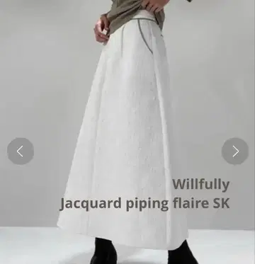 WILLFULLY 자카드 바이컬러 파이핑 플레어 스커트 화이트