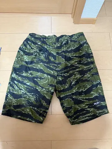 NOU NOU 타이거 카모 하프 팬츠