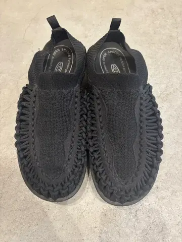 KEEN UNEEK EVO 슬립온 샌들 블랙
