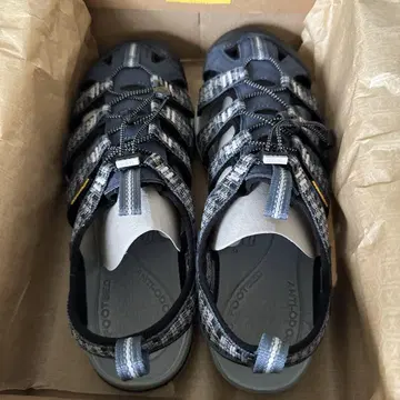 새상품 킨 클리어워터 씨엔엑스 27.5cm 미드나이트 네이비