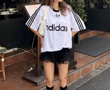 adidas 화이트 반팔 티셔츠 S 사이즈