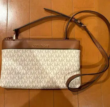 MICHAEL KORS 숄더백 화이트/브라운