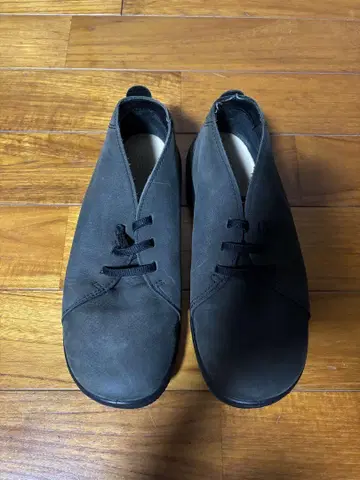 KEEN 블랙 스웨이드 스니커즈