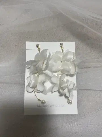 ANNAN WEDDING 화이트 플라워 귀찌
