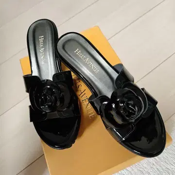 새상품 HILLS AVENUE 까멜리아 블랙 뮬 23.0cm