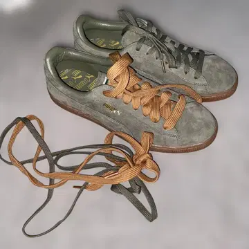 올리브 그린 스웨이드 스니커즈
