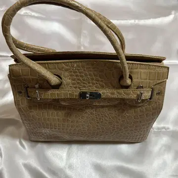베이지 크로커다일풍 핸드백 가로 길이 약 31cm 새상품급
