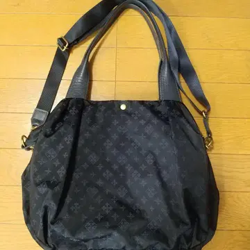 russet 블랙 나일론 숄더백