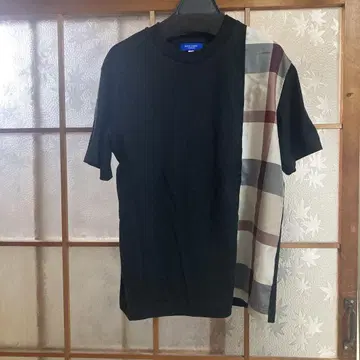 블랙 반팔 T셔츠 체크 무늬