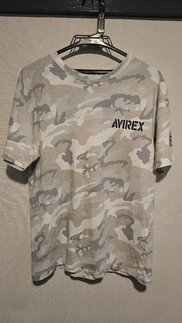 AVIREX 카모플라쥬 T셔츠 핀업걸 L사이즈