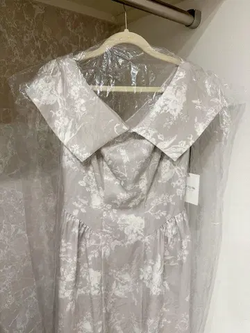 Her lip to / Secret Garden Midi Dress
